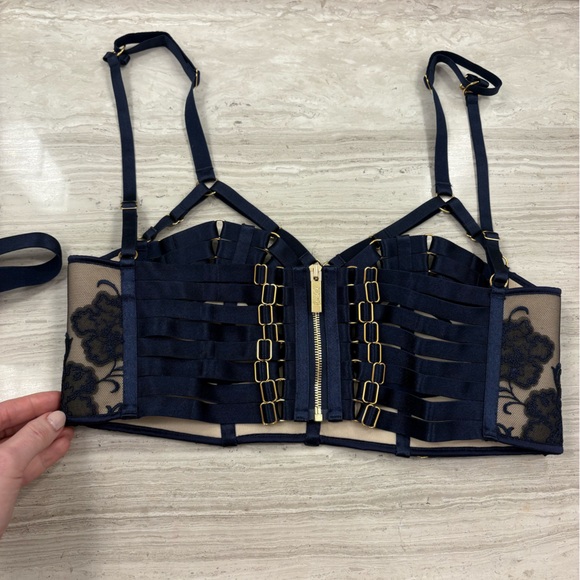 Bordelle lingerie set - Picture 7 of 8